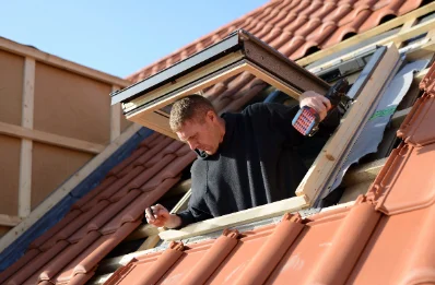Pose de fenêtres de toit Velux à Viazac